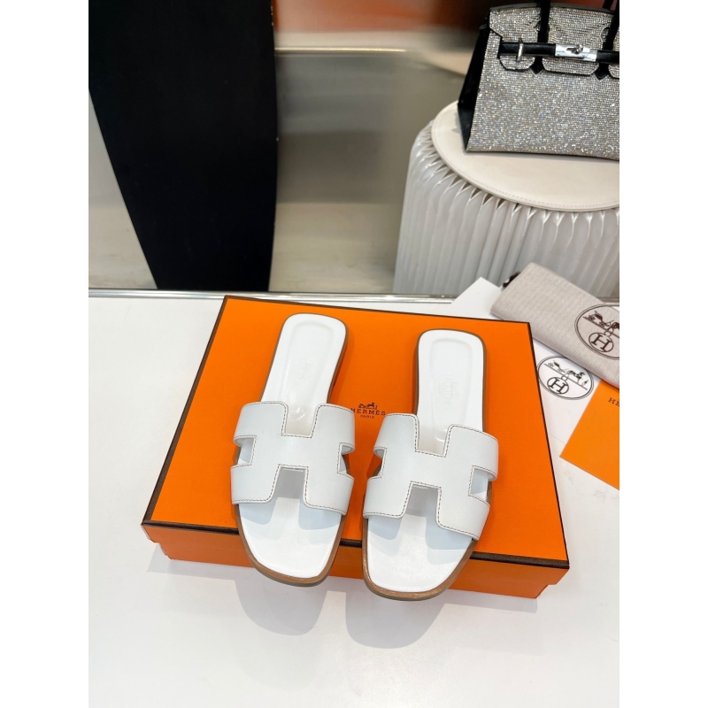 H**mes slippers